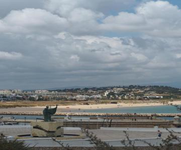 Ema's Beach and Nightlife House