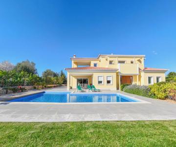 Holiday House Beach Porto Mós by Villas Key