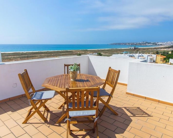 Vista Meia Praia Apartment