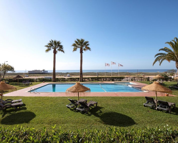 Meia Praia Lagos – Beach Club Apartments