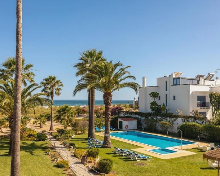 Praia da Lota Beachfront Resort - Hotel & Apartments