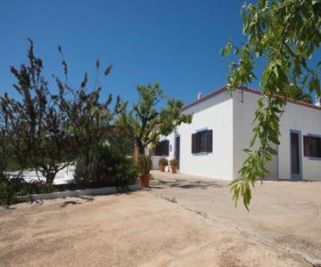 Cozy Algarve Home With Vineyard View Near Beaches