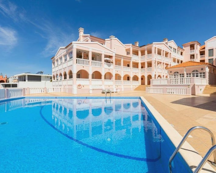 Solar do Vau 2 bed with Pool, Short Walk to Beach!
