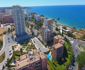 Beachfront Seaview Litoralmar apt, Fast WIFI, Airco, Pool, Private Parking
