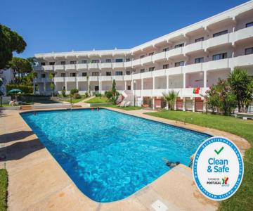 Host Wise - Bright Cozy Flats w Terrace & Pool