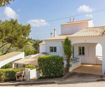 Private 3 bedroom villa in Salema amazing views