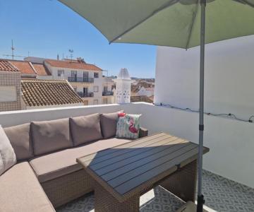 House With Private Roof Terrace In Centre