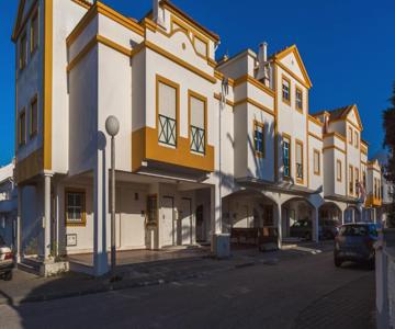 Family House In Baleal