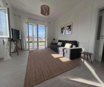 Close to Everything Bright Modern Apartment