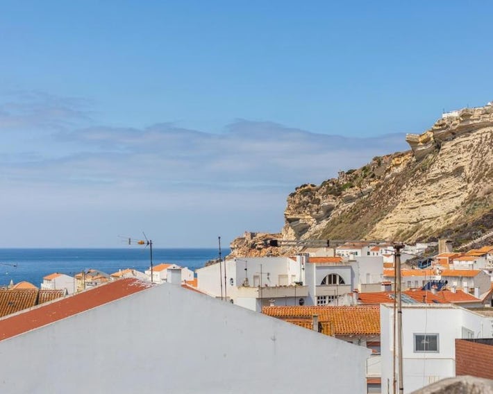 Carepa Suites -Nazaré, Steps from the Beach