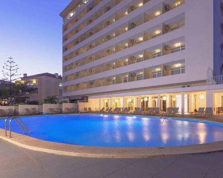 Carcavelos Beach Hotel