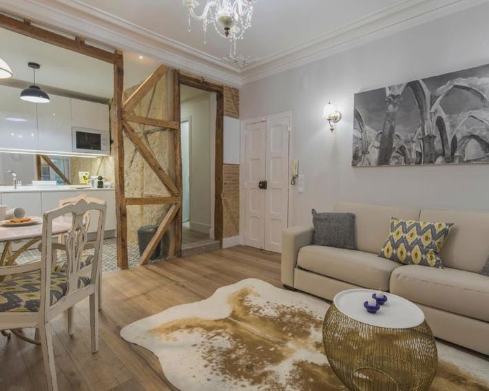 Vintage Flat Near Santa Justa's Lift by LovelyStay
