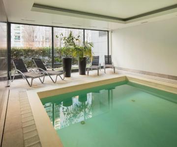 Skyscraper Riverview Lisbon With Indoor Pool