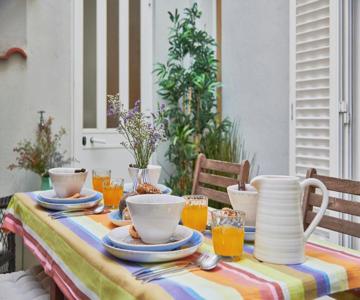 Spacious Bairro Alto Apartment With Courtyard, By TimeCooler