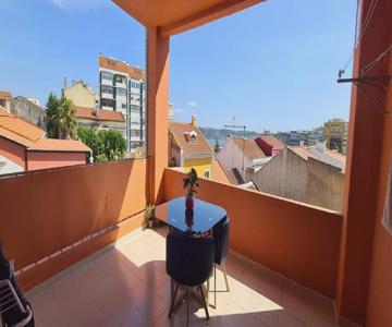 Relax In Lisbon For 4 People With Terrace And Parking