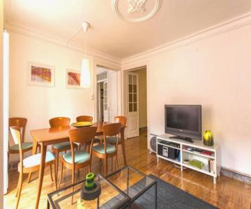 C2 Charming & Comfortable Apartment in a 18th Century Apartment in Bairro Alto! LIS Downtown