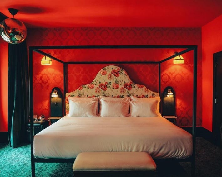 Pensão Amor Madam's Lodge