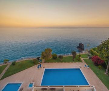 Sunny Getaway in Funchal