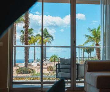 Sea View - 3 Pools - Parking - Gym - Supermarket - Prime Location