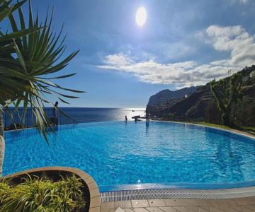 Ocean View And Infinity Pool Apartment