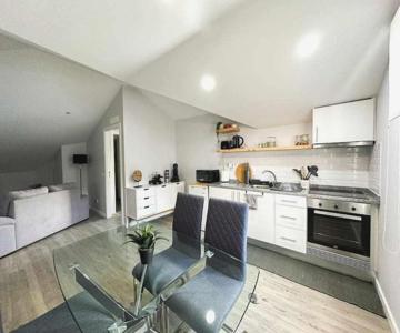 Pena Apartments - C by Mth