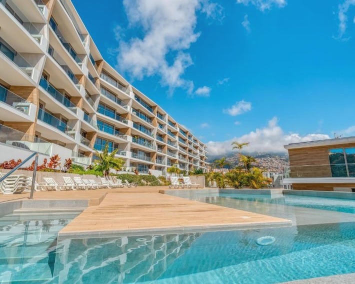 The Pink Palm Apartment by Amazing Madeira