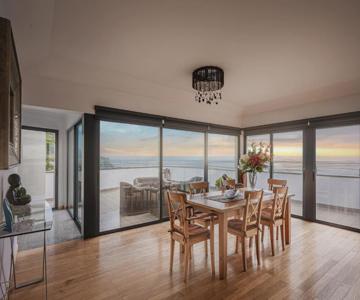 Beachfront Penthouse with Panoramic Ocean-View Terrace VIP Baia