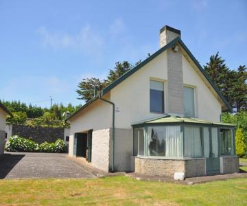 Luxury VILLA CAMELIA. Mountains, golf, horses, levada walks.