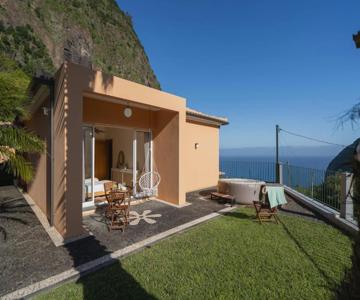 Casa da Fajã do Amo Sea view and Jacuzzi