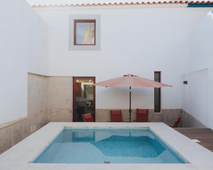 Casa do Outeiro com vista para o Castelo de Marvão