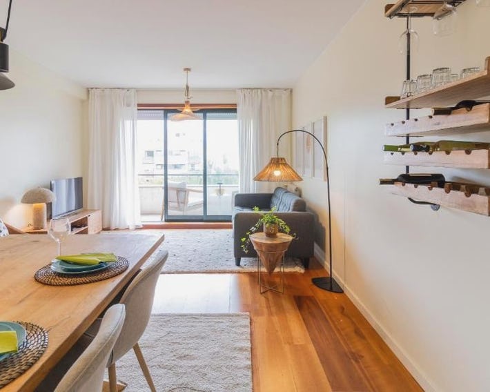 Apartamento com varanda e garagem