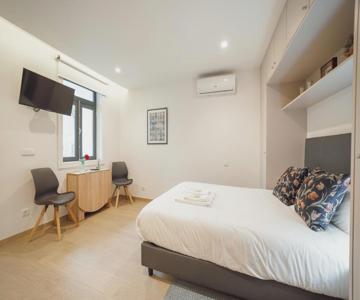 Carmo Residence Porto by Vacationy