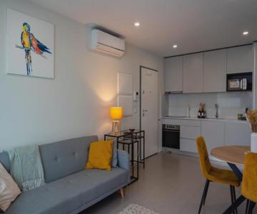 Modern Apartment With Balcony And Free Parking