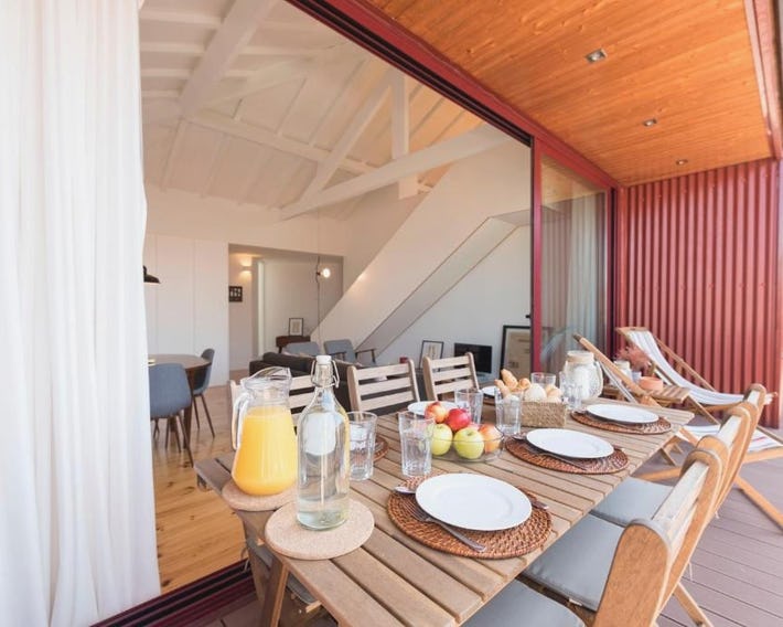 LovelyStay - Top Floor Balcony Apartment