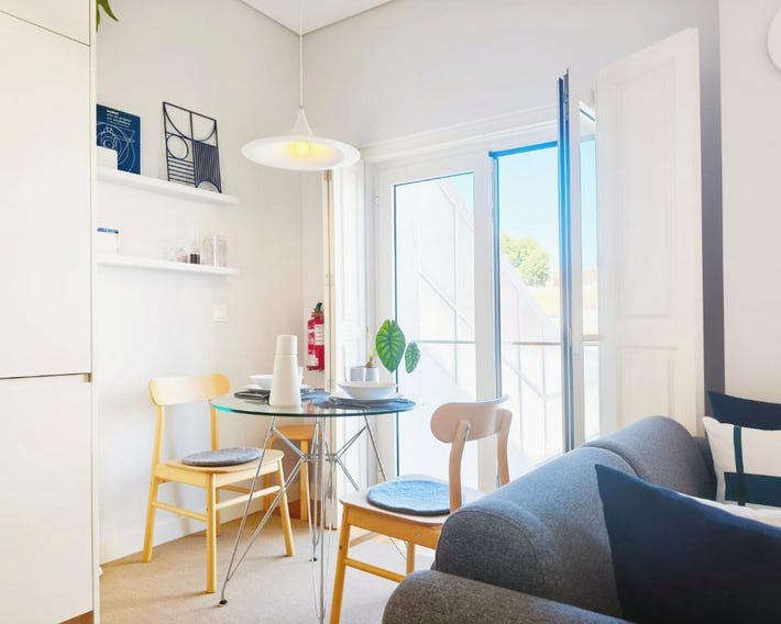 D858 - comfort near downtown - AC & balcony