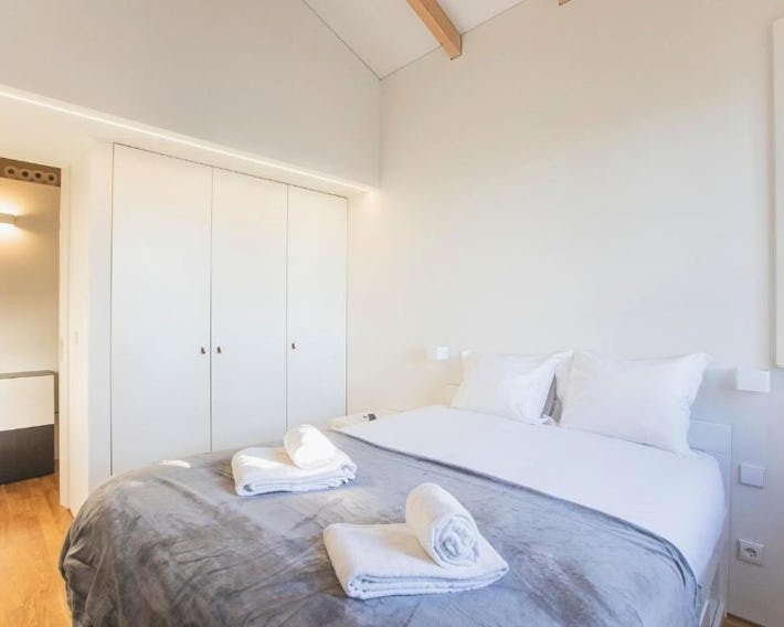 Modern 2BR Duplex Downtown by Art District by LovelyStay