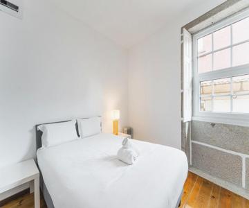 Guestready - Modern Duplex, Neo-classical Building