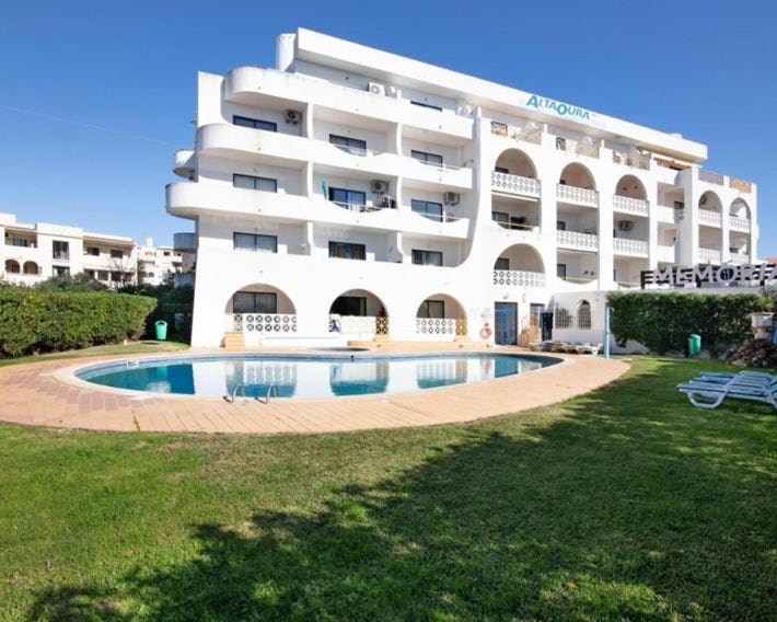 Alta Oura Apartments