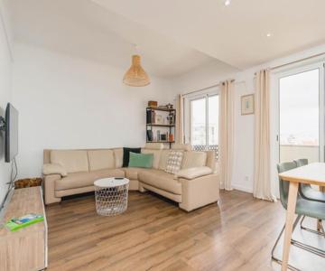 Lovely 2 Bedroom Apartment In Caparica