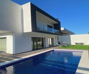 Luxury Villa Surrounded By Nature And Beach