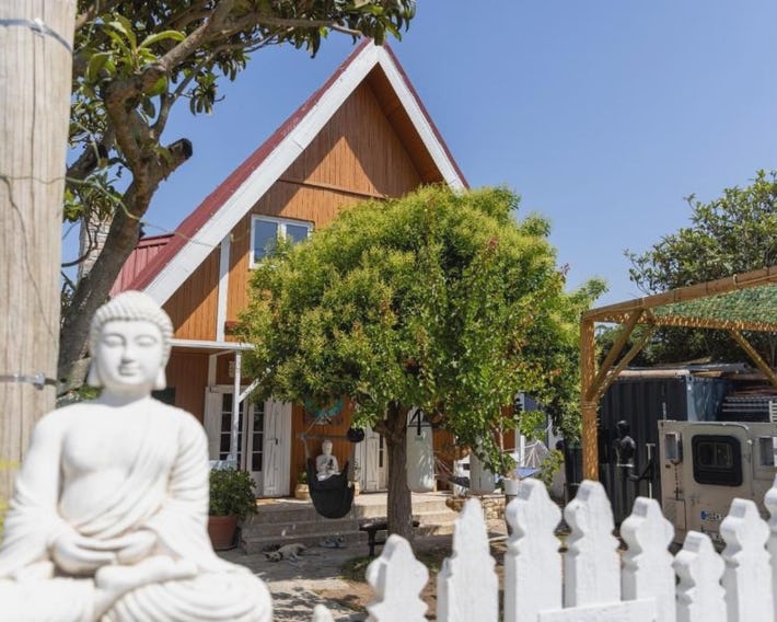 Casa Feia Hostel