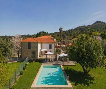 Casas De Vila Pouca