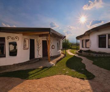 Cob Village - Casute din lut, self check-in, experienta in natura