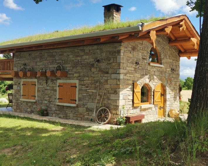 Casa De Piatra - De La Mara