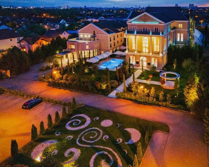 Tresor Le Palais Timisoara, Curio Collection by Hilton