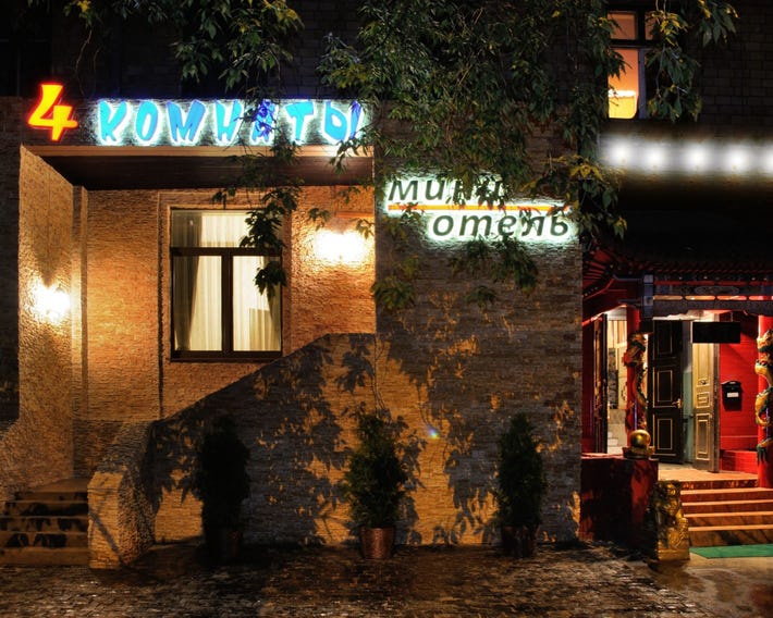 4 Rooms Hotel