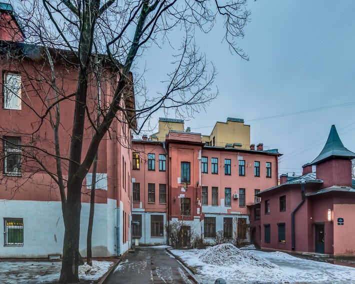 Travelto Petrogradskaya