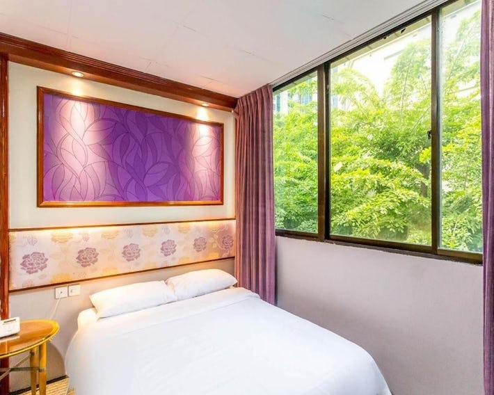Hotel 165