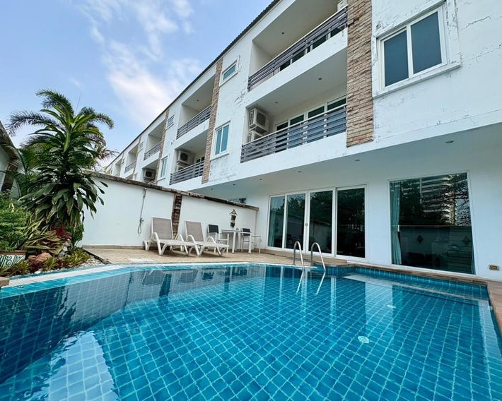 Hidden Palm Pool Villas
