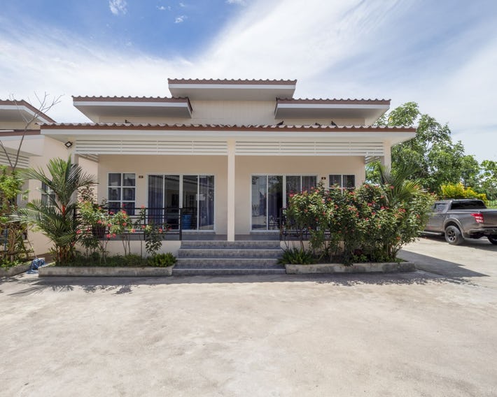 Home And Garden Resort by Oyo Rooms